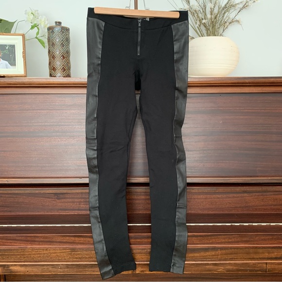 Alice + Olivia Lamb Leather Side Panel Black Leggings, Size 8 - Picture 4 of 9